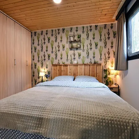 Chalet With Balcony In Veluwe, Cleaning Included Garderen