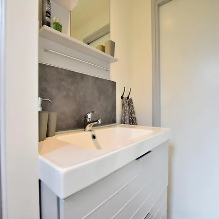 With Balcony In Veluwe, Cleaning Included Chalet *